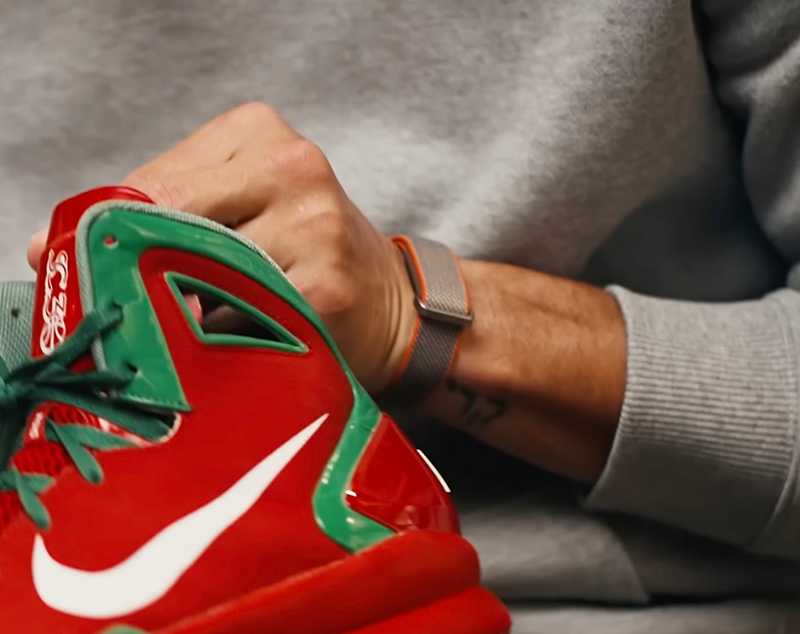 Fitbit screenless band phone interface - showing heart rate, cardio load, energy tracking